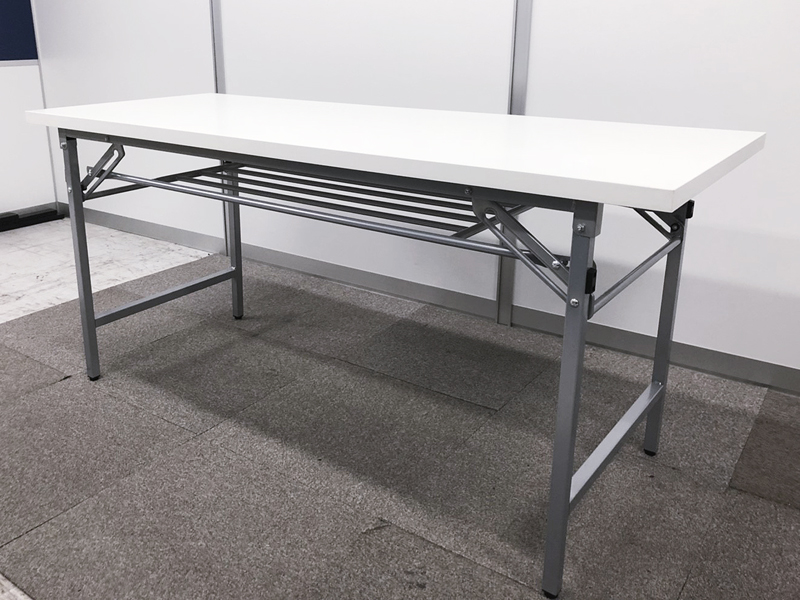 【状態良好！新古品】W1500サイズのカグクロ製の折り畳みテーブルです！
                        NTH-1560
                                    新古品
            