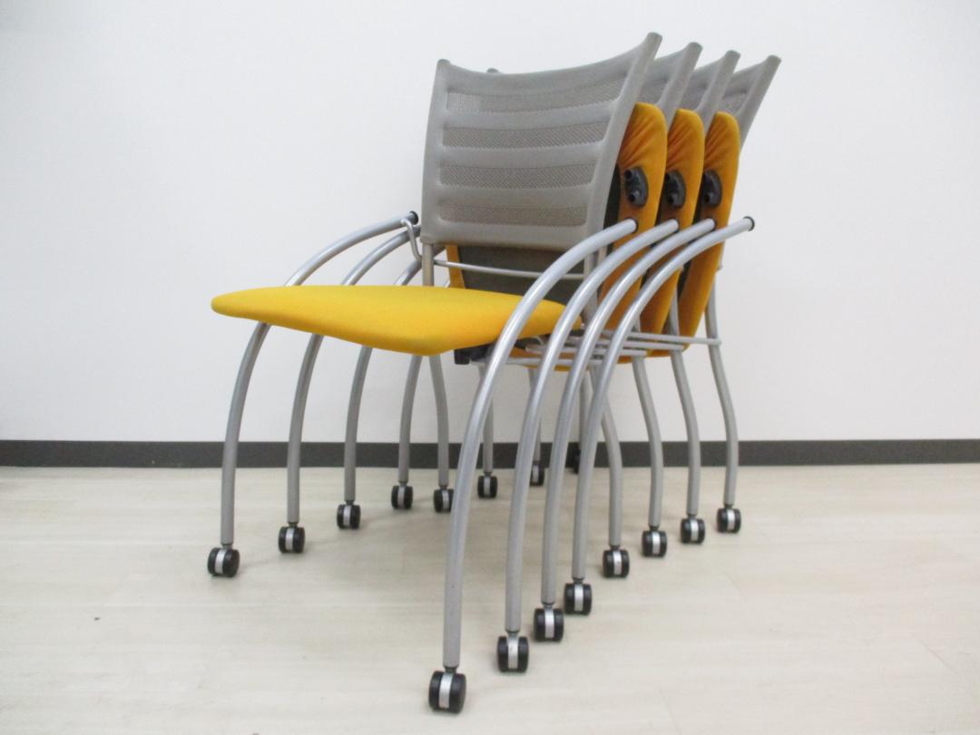 【4脚セット】オフィスに栄えるマンダリンオレンジ！一流メーカーなのにこの価格！重ねて収納できるので省スペースを実現！
                        プリエ
                                    中古
            