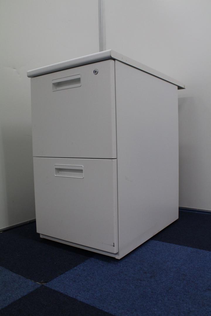 【状態良好！】■2段脇机　ホワイト　■清潔感溢れるホワイトカラー！書類整理の必需品！【ロット入荷！】
                        その他シリーズ
                                    中古
            