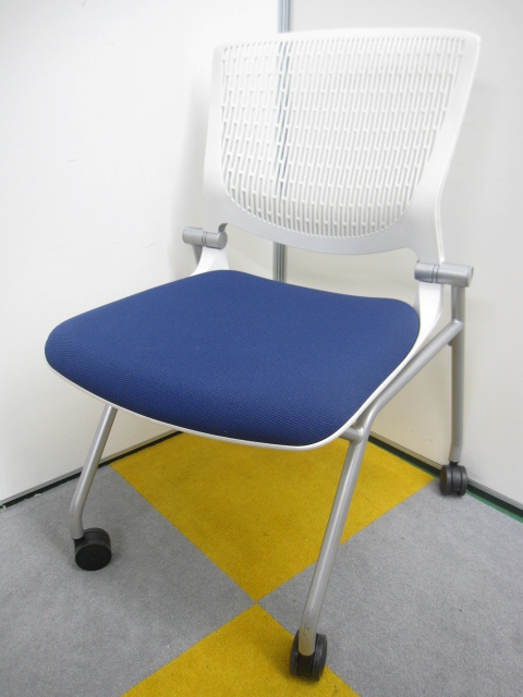 【鮮やかな色のスタッキングチェア！】
                        グラータ
                                    中古
            