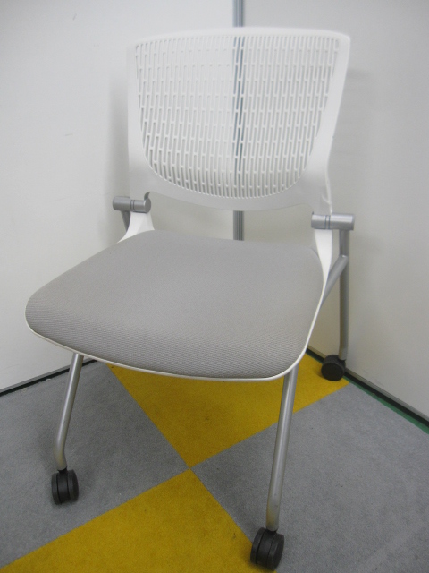 【ふかふかの座面が特徴！】ミーティングチェア
                        グラータ
                                    中古
            