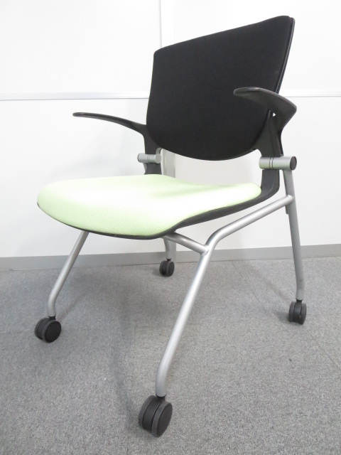 【厚みのあるクッションで長時間の会議も快適！】■オカムラ　グラータ（Grata）■ネスティングチェア　肘付【ピスタチオグリーン】
                        グラータ
                                    中古
            