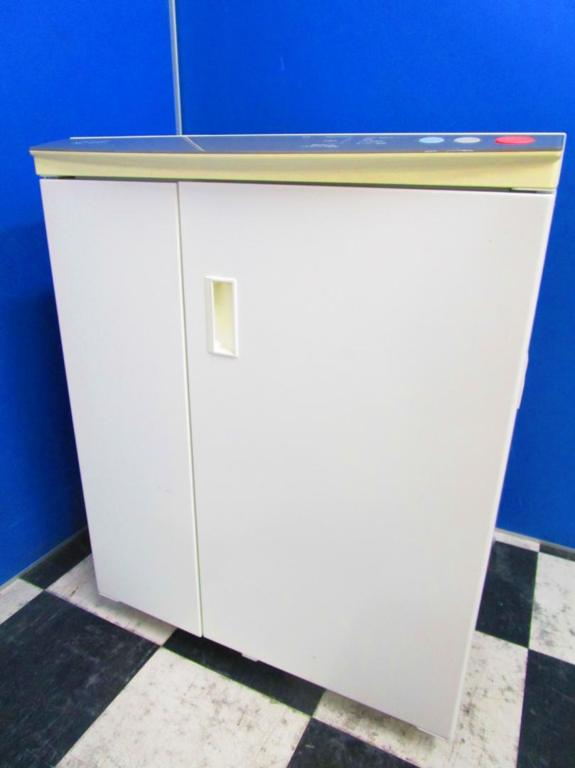 【お安くなりました￥110,000→￥90,000】【珍しいオカムラ製のシュレッダーが入りました！】オカムラのNC-41P！裁断くずも小さく(細断寸法：約2mm×19mm)セキュリティのレベルもアップ！プレス機能も付いています【中古オフィス家具】【さいたま市】
                        オカムラ
                                    中古
            