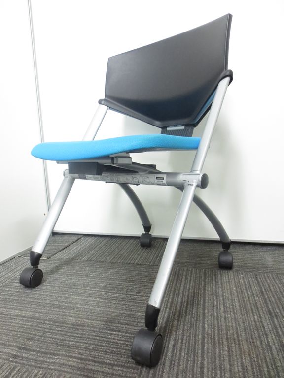 【肉厚クッションがたまりません!】6脚入荷のネスティングチェア
                        その他シリーズ
                                    中古
            