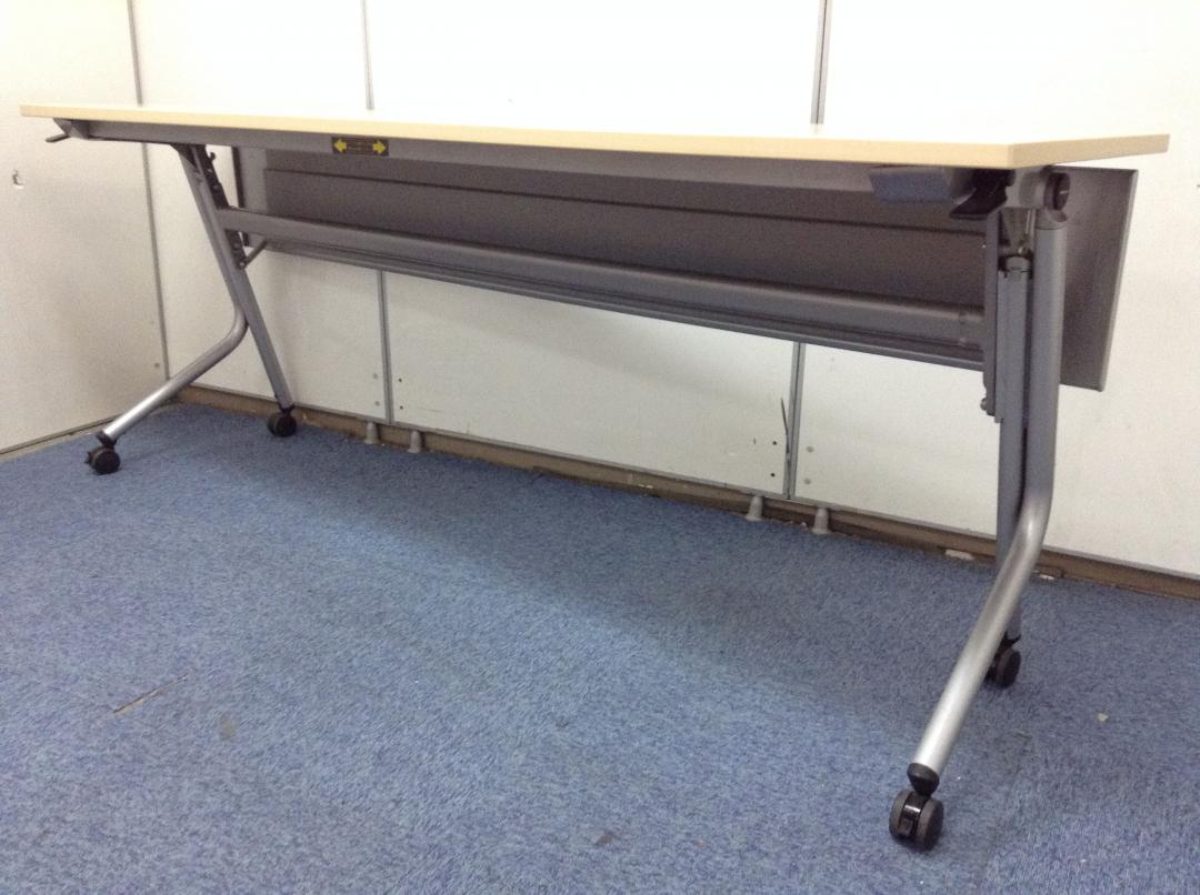 【10台入荷】オカムラ製サイドスタックテーブル　幕板付き
                        ネスティア
                                    中古
            