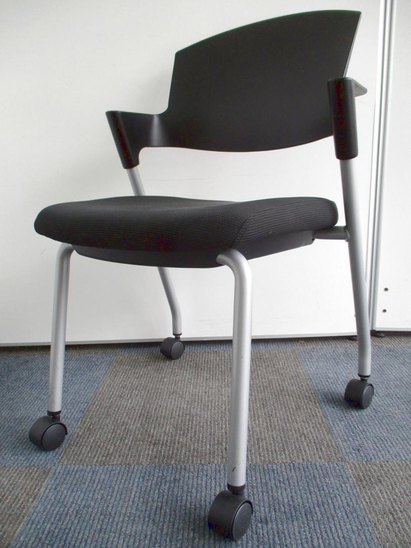 【大人気ミーティングチェア！】4脚重ねて収納可能！【便利なキャスター付】
                        プロッティ
                                    中古
            