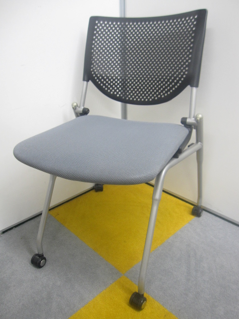 【6脚揃います！】【グレーの定番スタッキングチェア！】【オカムラ製　プロスタック】
                        その他シリーズ
                                    中古
            