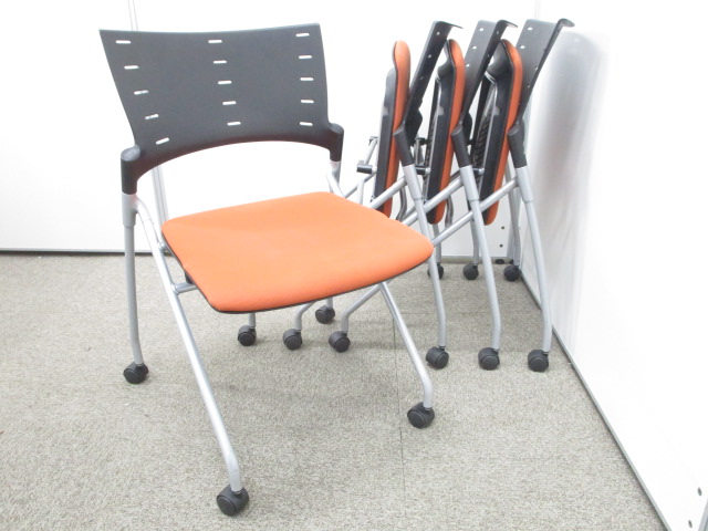 【セット品の為10%OFF】【移動するミーティングチェア×4脚セット！】座面が跳ね上げ式の為、収納式にもなる優れもの！【スタック】

                        マノス
                                    中古
            