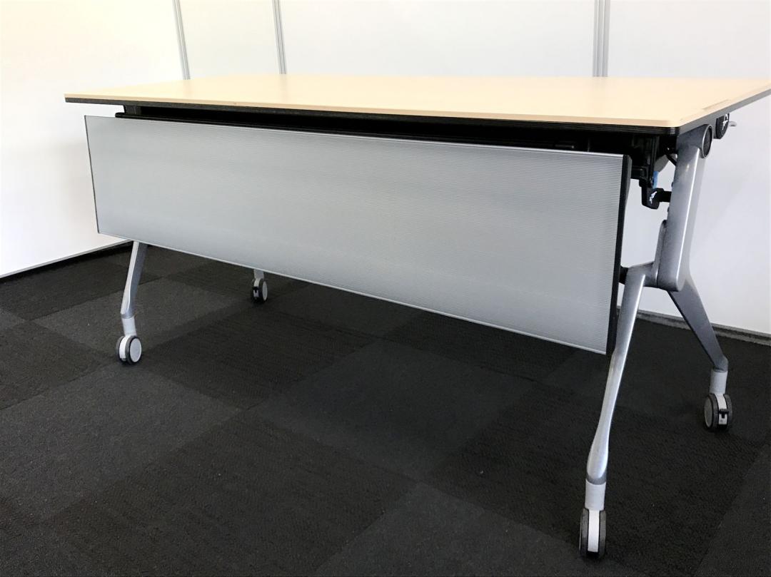 【6台入荷！】オカムラ製の木目天板。折りたたんで収納◎【幅1500奥行600】
                        その他シリーズ
                                    中古
            