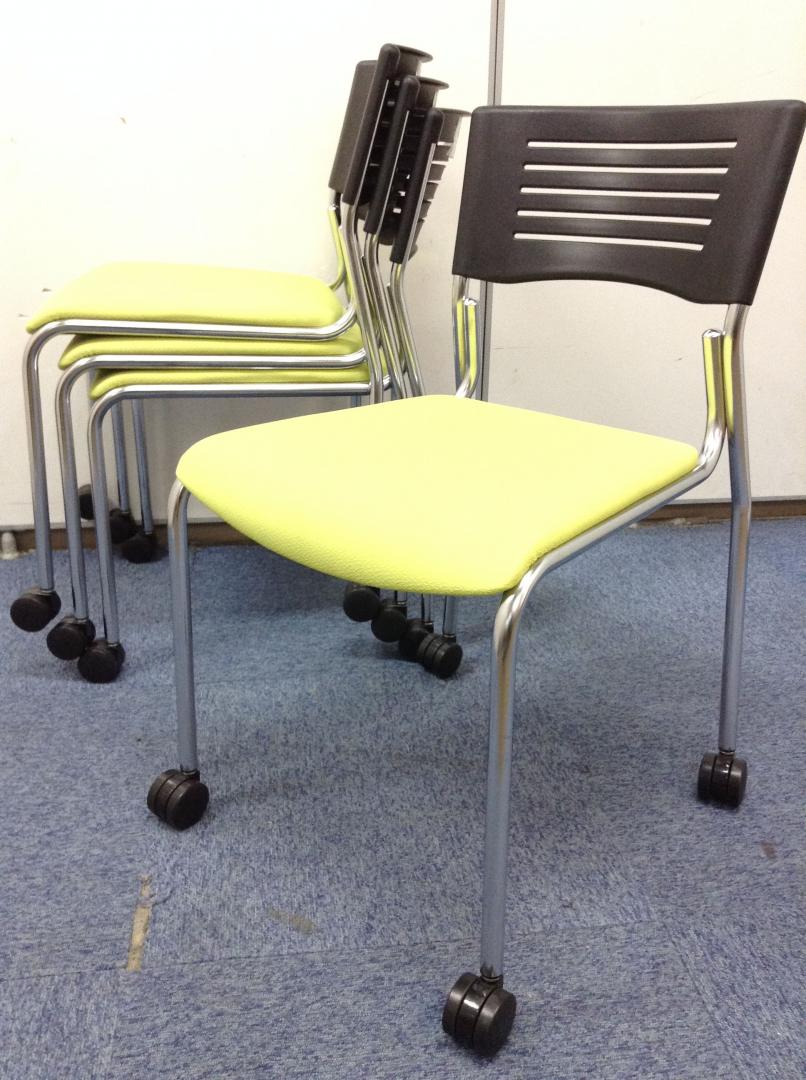 【4脚セット価格】座面イエローでリフレッシュルームにオススメです。
                        -
                                    中古
            