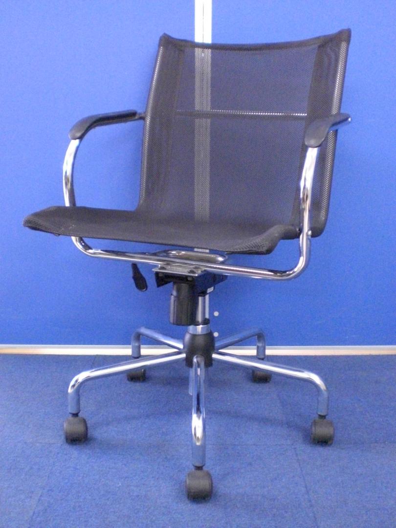 [軽量でスタイリッシュ!!]海外メーカー製 メッシュチェア 昇降機能もあり長時間のミーティングでも、ゆったりと!!#メッシュ #ブラック
                        その他シリーズ
                                    中古
            