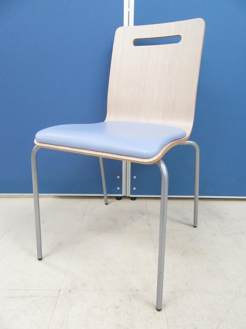 [揃いで8脚入荷!!]スタッキングチェア キーノ2 ナチュラル(木目)×ライトブルー■ビニールレザーでお手入れ簡単!!食堂や休憩室のチェアとしておすすめです!![フードコートチェア]【B】
                        キーノ2
                                    中古
            