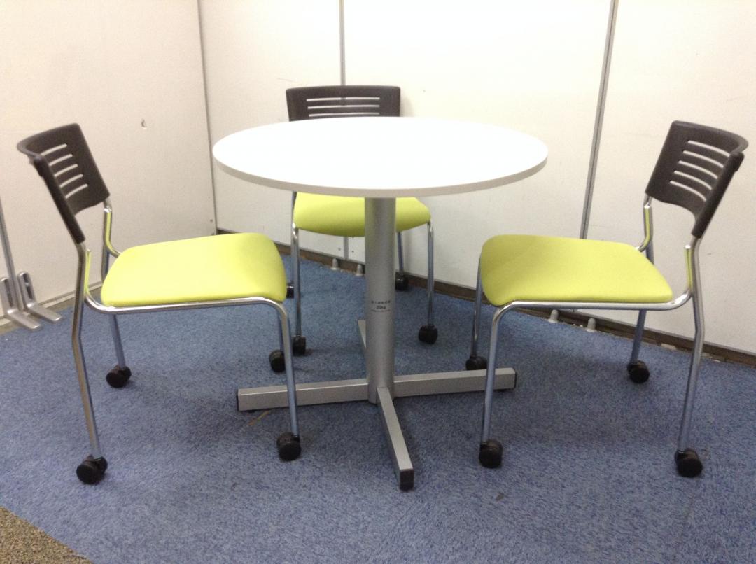 【スタッキングチェア3脚】×【丸テーブル1台】　リフレッシュルームにどうぞ
                        -
                                    中古
            