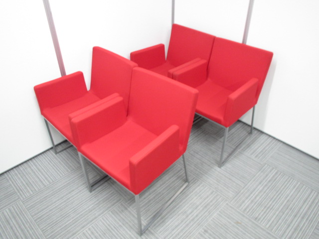 [4脚セットでお買い得!][エントランスやリフレッシュスペースにお勧め!]鮮烈なレッドカラーで気分も燃える!　コスト面でもお勧め!　ミーティングチェア
                        その他
                                    中古
            