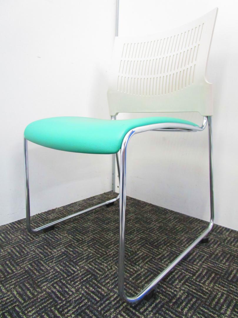 【あると便利な椅子】スタッキングチェア ミーティングチェア キャスター無し 休憩室 会議用 背もたれホワイト 座面グリーン 重ねられる 省スペース  軽量 状態良好
                        その他
                                    中古
            