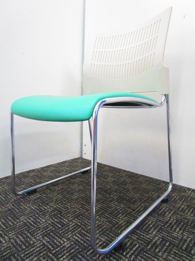 【おつとめ品につき半額】￥3.000→￥1.500スタッキングチェア ミーティングチェア キャスター無し 休憩室 会議用 背もたれホワイト 座面グリーン 重ねられる 省スペース  軽量 状態良好
                        その他
                                    中古
            