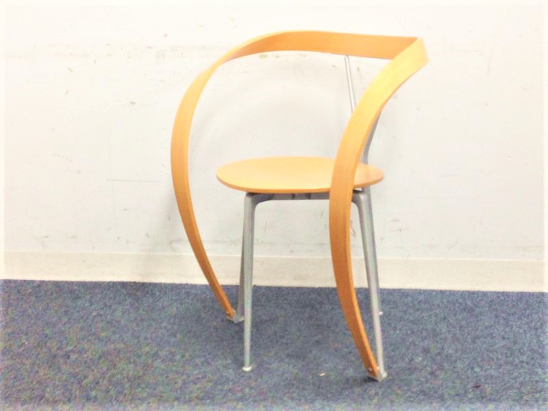 【24,800円→13,800円】.【在庫一掃セール価格】リヴァースチェア　アンドレア・ブランジ作　流線形の美しいデザインと優雅な佇まい【ヴィンテージ】
                        REVERS chair
                                    中古
            