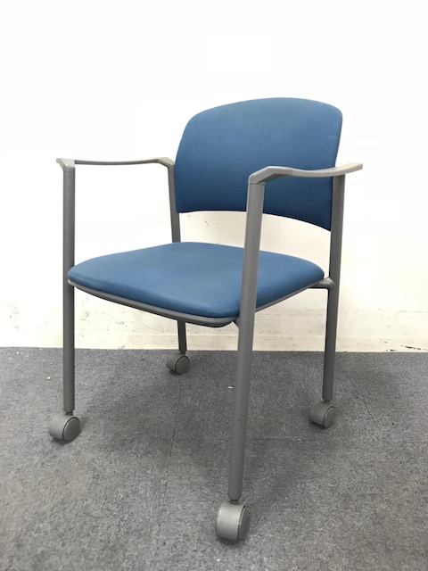 【6月納品までの限定価格】【1脚限定】ゆったり会議が出来ます！｜肘付きスタッキングチェア｜キャスター付き
                        MF-160シリーズ
                                    中古
            