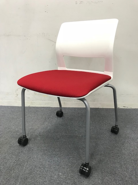 【在庫2脚のみのためお安く】コクヨ製スタッキングチェア｜移動もらくらくキャスター付き
                        その他シリーズ
                                    中古
            