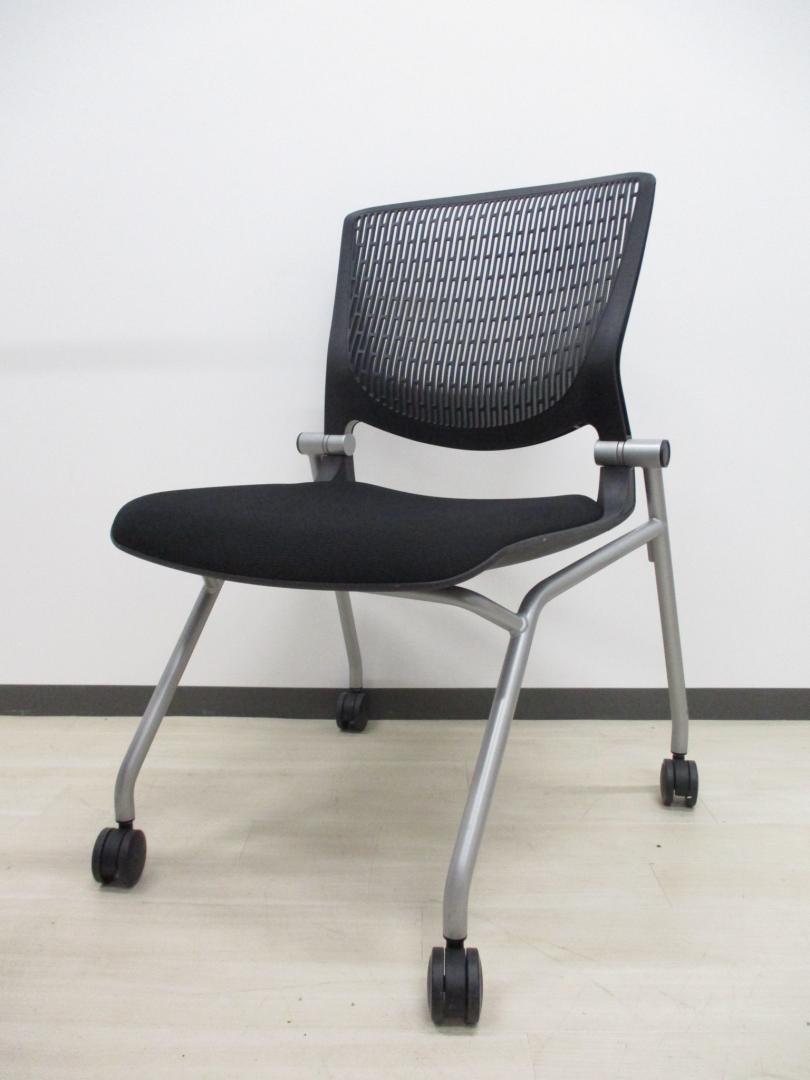 【希少品‼】■しなやかにワーカーを受け止めるスリット構造のベンディングシェルを採用した、軽やかで洗練されたデザインのミーティングチェア‼
                        グラータ
                                    中古
            