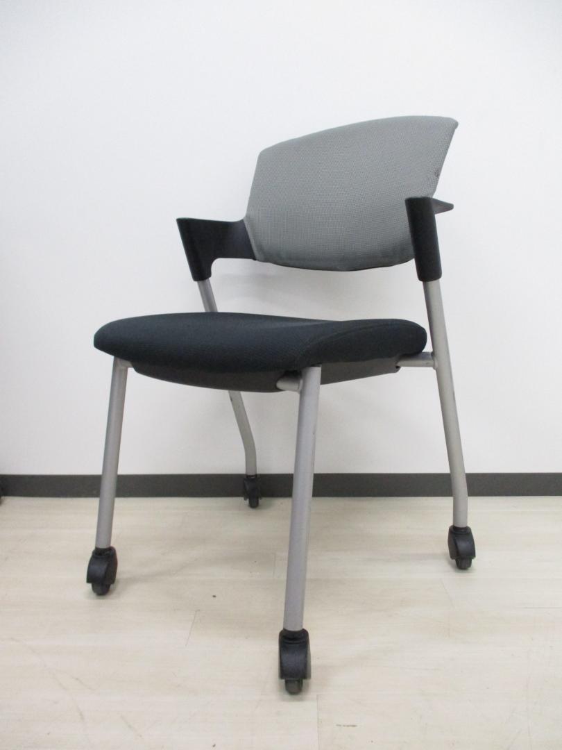 【4脚入荷！】■大人気スタッキングチェアの入荷です！！
                        プロッティ
                                    中古
            