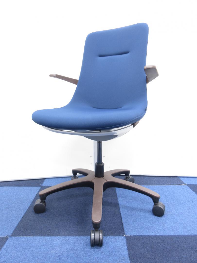 【イタリアトップデザイナー監修作品】身体にピッタリとフィットするチェア!!【人気のブルー!!】
                        モーブ
                                    中古
            