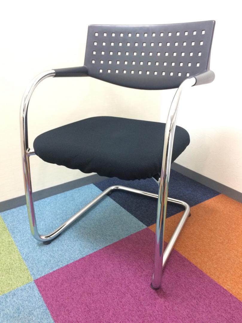 ★商品入れ替えの為お安く★【1脚限定お安く】【ブラックの高級感あふれるチェア】　ヴィトラ　ビザビ　デザイナーズ家具【RP】
                        visavis
                                    中古
            