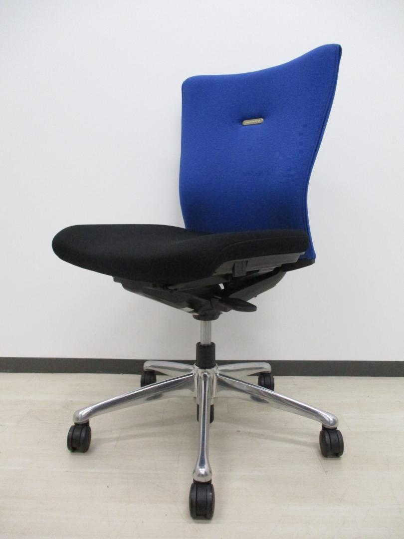 【8脚入荷‼】■エルゴノミクス（人間工学）に関する豊富な研究成果をもとに、快適な座り心地と使いやすさを徹底追及して開発されたチェア‼
                        フィーゴ
                                    中古
            