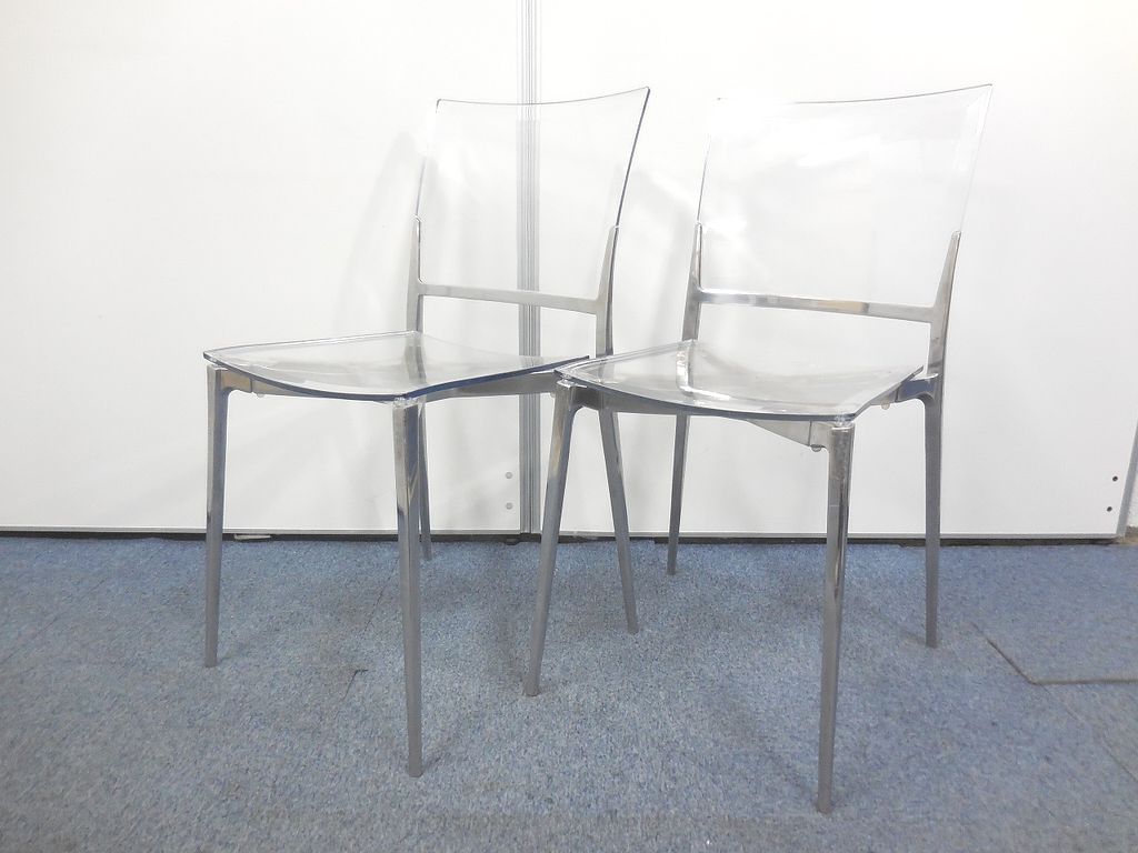 【透明なチェア！？】透明なチェアが存在感抜群！おしゃれなオフィスにぴったり！2脚セット
                        その他シリーズ
                                    中古
            