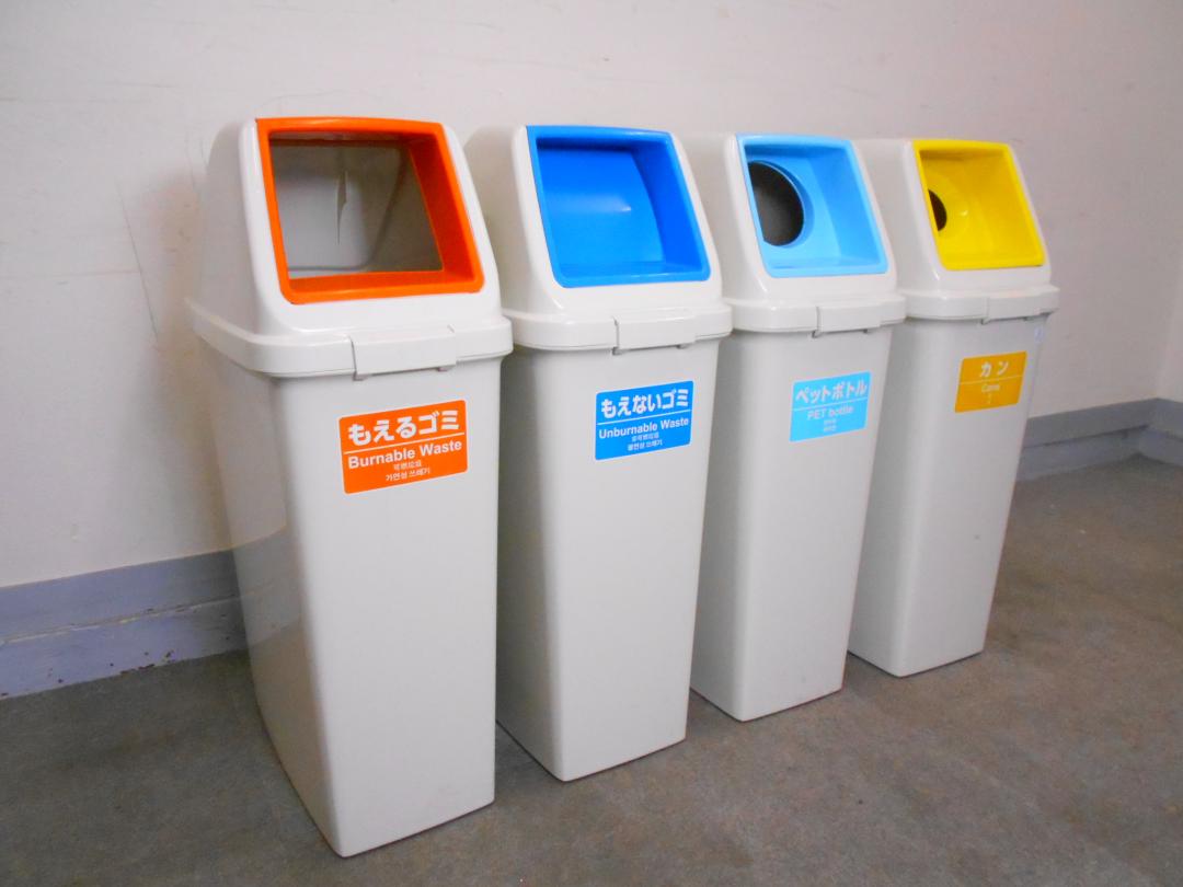 【KS】[お得な4個セット]ダストボックス　可燃、不燃、カン、ペットボトル用の4種類
                        その他
                                    中古
            