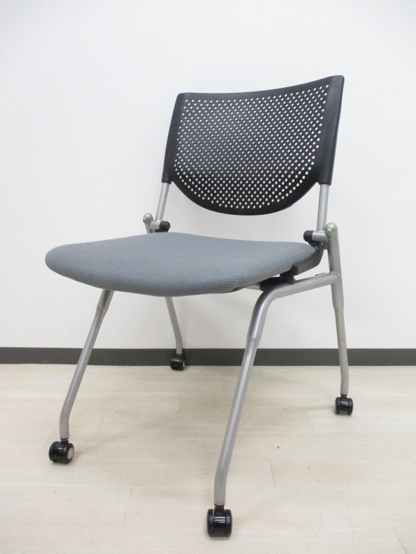 【残り3脚の為お安く！】■人気シリーズの入荷です！使わないときは畳めてスペース確保！
                        プロスタック
                                    中古
            