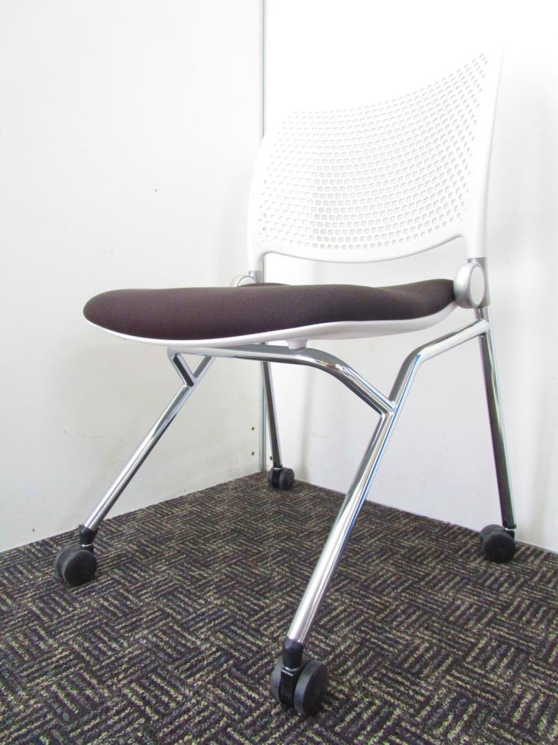 【打ち合わせにピッタリ！】【10脚揃います】水平に重ねて省スペース化！ネスティングチェア【中古オフィス家具】【さいたま市】
                        その他シリーズ
                                    中古
            