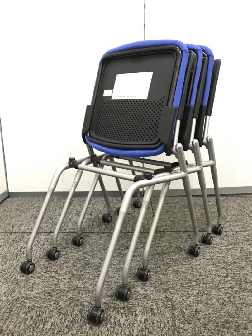 【3脚　1セット限定価格！！　一番前も畳めばかなりコンパクトに収納！！】オカムラ製　プロスタック　爽やかなブルーのネスティングチェア入荷致しました！
                        プロスタック
                                    中古
            