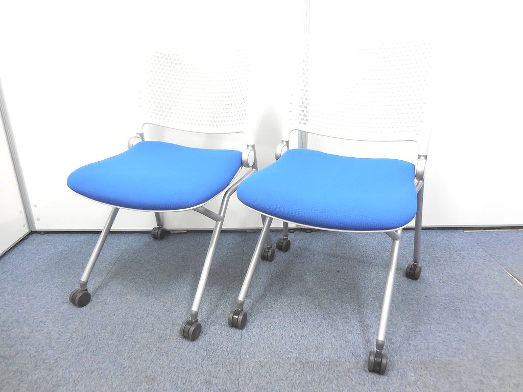 [オススメの2脚セット！！]　■内田洋行製・ネスティングチェアー
                        ブルーメ
                                    中古
            