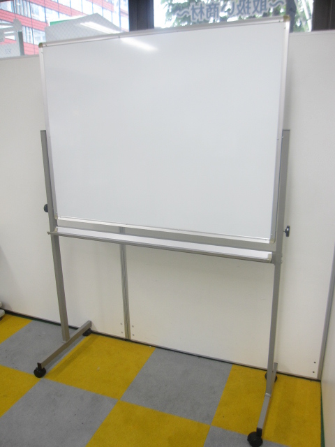 【会議の必需品！】【W1200！】【キャスター付き両面ホワイトボード！】
                        その他シリーズ
                                    中古
            