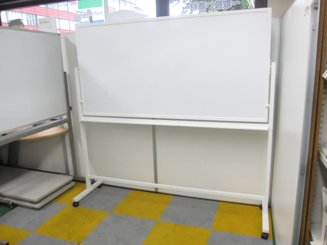 【準ホーロー製！】【会議の必須アイテム！】両面自立式ホワイトボード
                        その他シリーズ
                                    中古
            