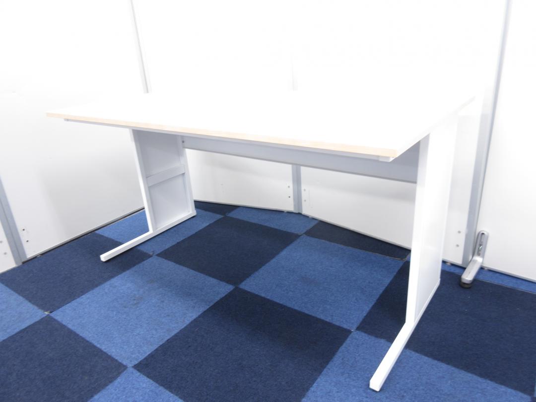 【新古品が3台入荷!!】明るい木目天板の平デスク!!【状態を気にされるお客様にもオススメ!!】【β】
                        その他シリーズ
                                    新古品
            