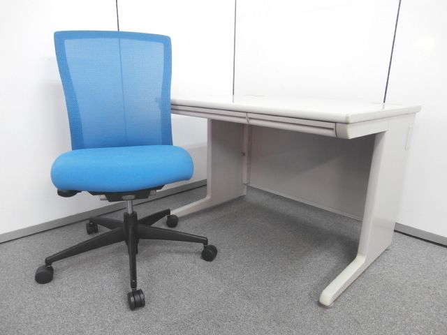 【オカムラ製平机とコクヨ製エトスチェアのセット】■５セット限定
                        その他シリーズ
                                    中古
            
