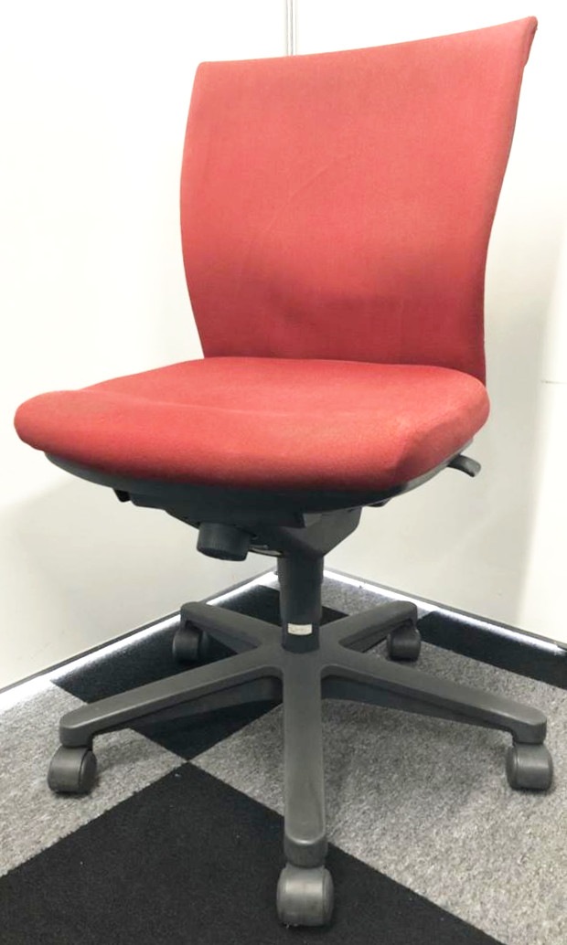 残り1脚！明るいレッドカラーなので、受付前などにもおすすめ！明るい雰囲気をオフィスに！
                        トレンザ
                                    中古
            