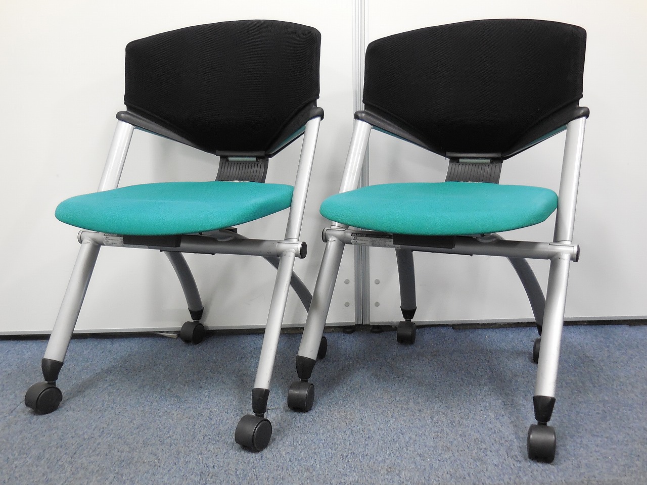 [二個セット！]　コクヨ製スタッキングチェア！　ブラック背面で落ち着いたカラーリング！
                        その他シリーズ
                                    中古
            