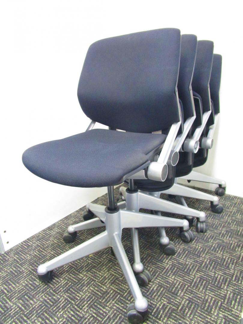 【￥32,000→￥28,000(10%OFF)】お買い得なミーティングチェア4脚セット！今までのミーティングチェアにはない座り心地を体感してください！【中古オフィス家具】【さいたま市】
                        その他シリーズ
                                    中古
            