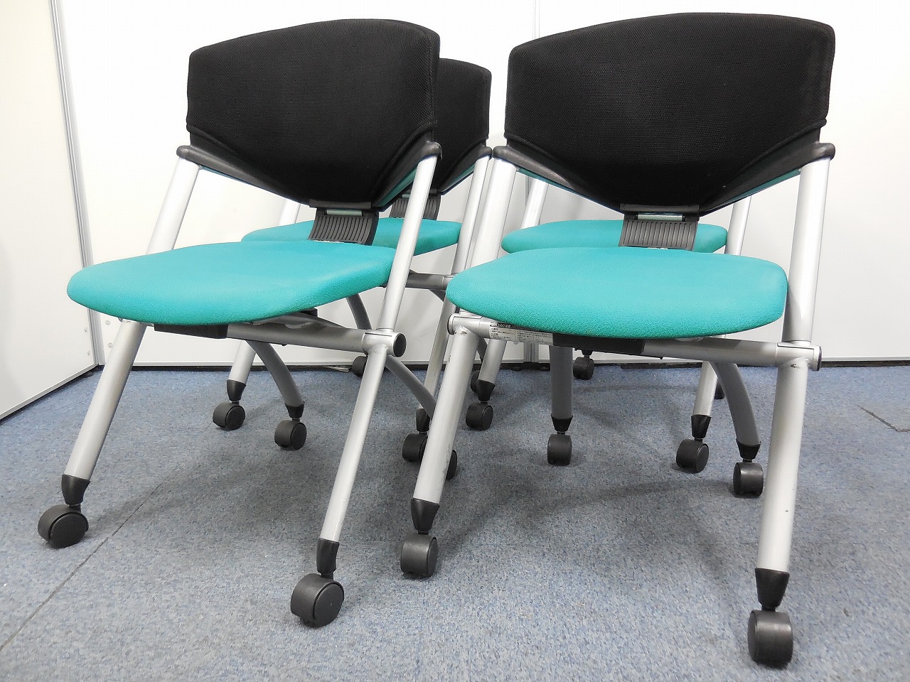 [4脚セット！]　コクヨ製スタッキングチェア！キャスター付で移動楽々！
                        その他シリーズ
                                    中古
            