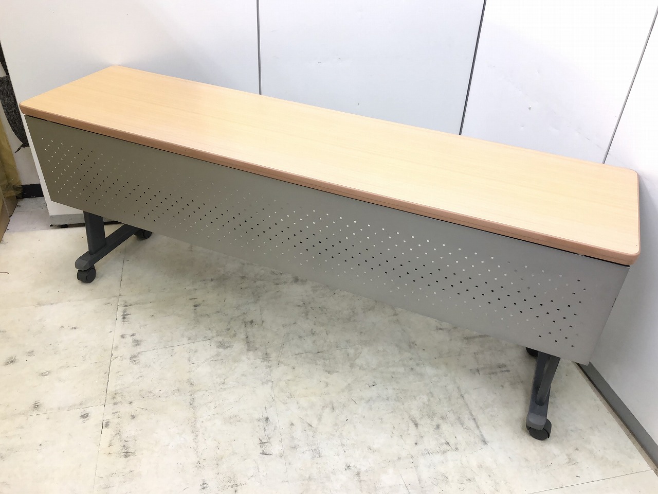 【限定1台】サイドスタックテーブル　作業台や休憩用にもオススメ
                        　
                                    中古
            