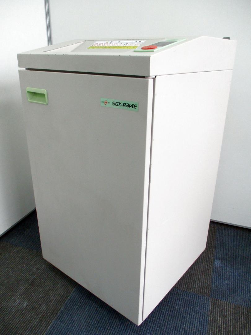 【家庭用では味わえないパワフルなシュレッダー！】定格裁断16枚【個人情報を漏らさないためにも！】
                        SGX-R314E
                                    中古
            