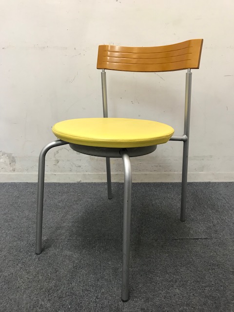 【残り3脚！】コクヨ製スタッキングチェア｜リフレッシュスペースなどにおすすめ！
                        その他シリーズ
                                    中古
            