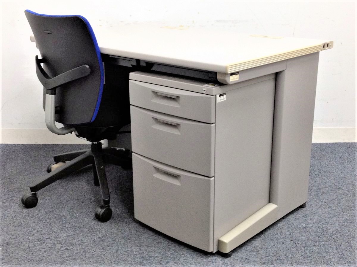 【ロット入荷】新定番増員パック！！　名古屋千種店オリジナル！！　国内トップブランド品で、気持ちのいいオフィスワークを！！
                        デスク：CZ　ワゴン：CZ　チェア：エポ
                                    中古
            