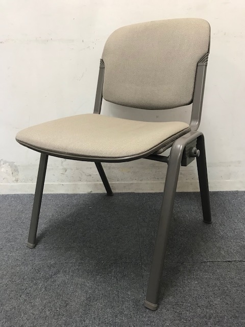 【6月納品までの限定価格】【おつとめ品】コスト重視でヘタリを気にされない方に｜ベージュ色｜オカムラ製｜中古　オカムラ　会議　リサイクル
                        その他シリーズ
                                    中古
            