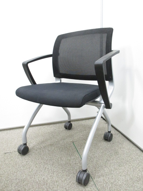 【背面メッシュでキャスター付のデザインチェア】研修スペースにいかがですか？
                        ヴィアイエム チェア 
                                    中古
            