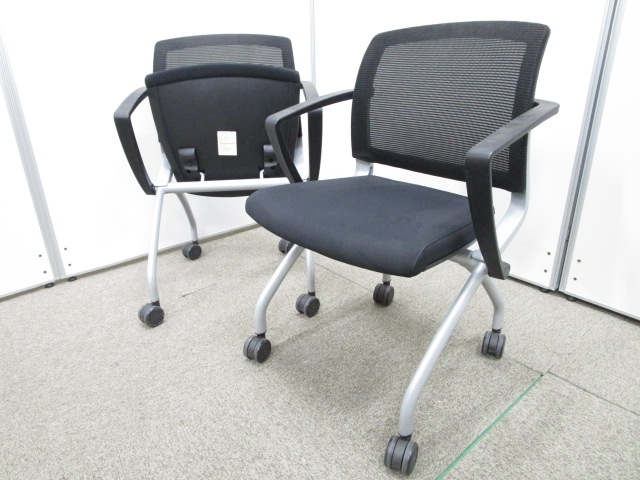 【2脚セットの為、10%OFF】背面メッシュでキャスター付のデザインチェア
                        ヴィアイエム チェア 
                                    中古
            