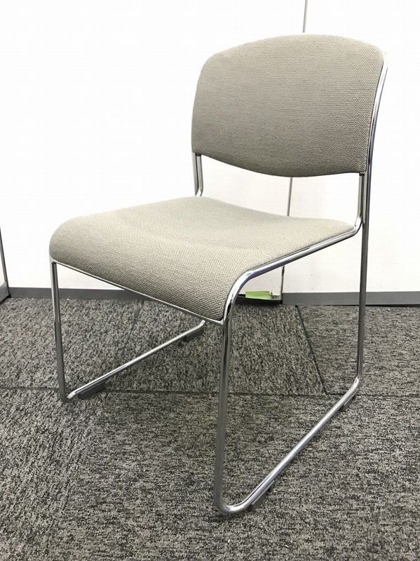 グレー色のスタッキングチェアの入荷です！色もどのオフィスにも合う商品です！
                        LTS
                                    中古
            